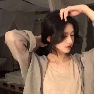 热裤荡女